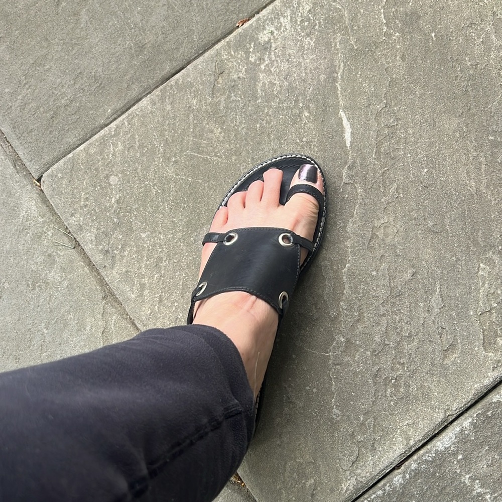 Michael Kors Black leather  Sandals with Sleek Design - Picture 12 of 13